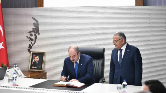 Bakan Varank, Başkan Büyükkılıç'ı ziyaret etti