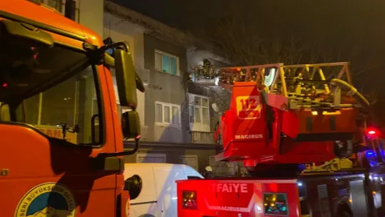 Balkonda çıkan yangın itfaiye ekipleri tarafından söndürüldü