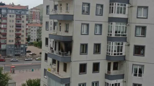 Balkonda çıkan yangın korkuttu