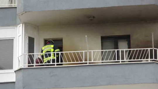 Balkonda çıkan yangın korkuttu