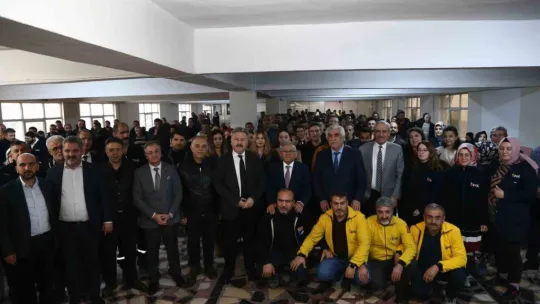 Başkan Büyükkılıç: 'İşçi kardeşlerimizin alnından öpüyorum'