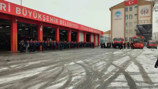 Başkan Büyükkılıç: '25 araç ve 34 personel, deprem bölgesine yola çıktı'