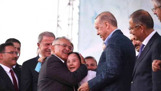 Başkan Büyükkılıç: 'AK Parti aydınlığa açılan yoldur, kardeşliktir'