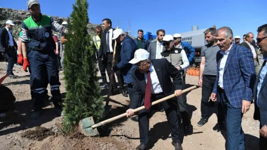 Başkan Büyükkılıç: 'Fidanlarda gençlerimiz de ülkemizin geleceği'