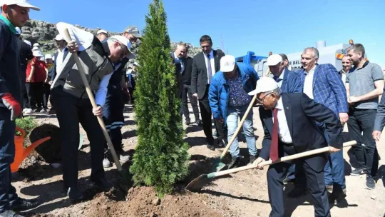 Başkan Büyükkılıç: 'Fidanlarda gençlerimiz de ülkemizin geleceği'