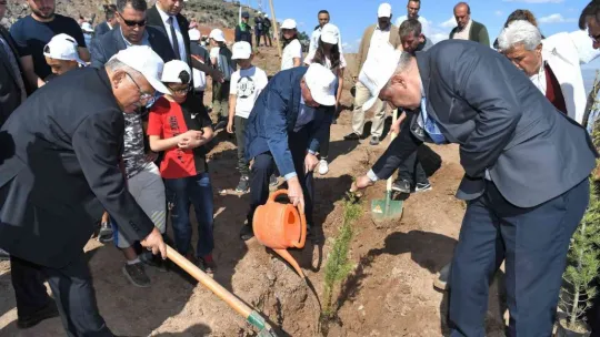 Başkan Büyükkılıç: 'Fidanlarda gençlerimiz de ülkemizin geleceği'