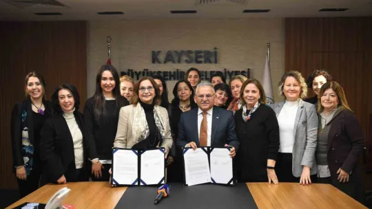 Başkan Büyükkılıç: 'Kadınlar aile ve toplum yapımızın temel direğidir'
