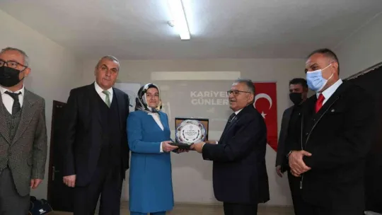 Başkan Büyükkılıç 'Kariyer Günleri'nde öğrencilerle buluştu
