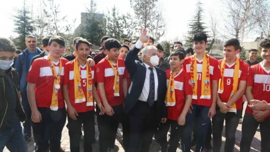 Başkan Büyükkılıç 'Kariyer Günleri'nde öğrencilerle buluştu