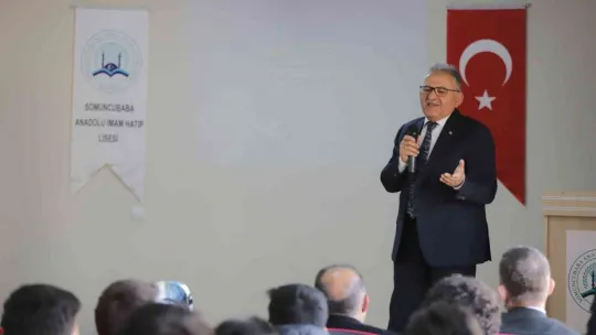 Başkan Büyükkılıç 'Kariyer Günleri'nde öğrencilerle buluştu