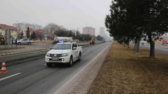 Başkan Büyükkılıç: 'Kış şartlarından etkilenen yolları onarıyoruz'