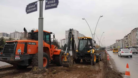 Başkan Büyükkılıç: 'MKP Bulvarı'nda 47 iş makinası ve 100 personel ile çalışıyoruz'