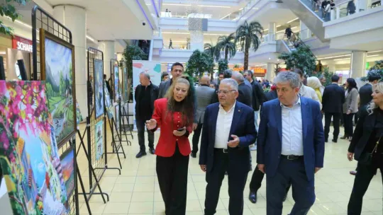 Başkan Büyükkılıç, 'Sağlık hayattır, sanat hayattır' sergisini gezdi