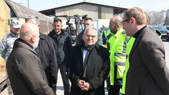 Başkan Büyükkılıç,  Tren Garı'ndaki yardım çalışmaları hakkında inceleme yaptı