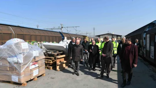 Başkan Büyükkılıç,  Tren Garı'ndaki yardım çalışmaları hakkında inceleme yaptı