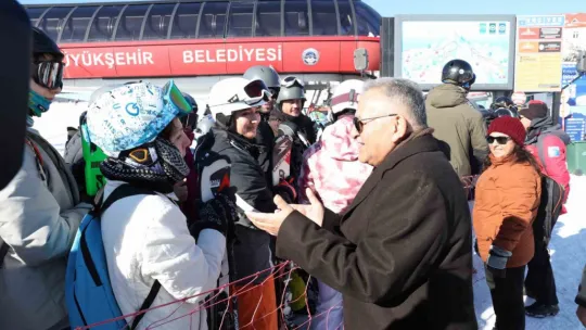 Başkan Büyükkılıç: 'Türkiye'nin her yerinden Erciyes'e geliyorlar'