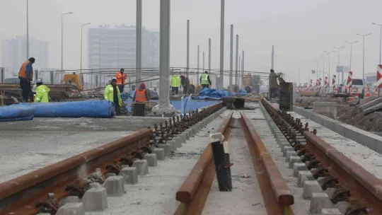 'Yeni raylı sistem hatlarında hummalı çalışma sürüyor'