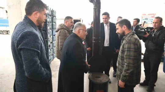 Deprem Bölgesine 2 tır meyve sebze gönderildi