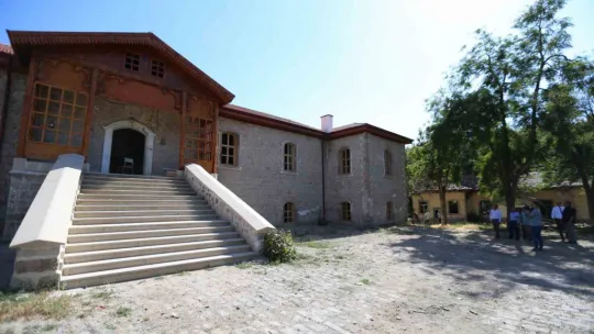 Başkan Büyükkılıç, 85 yıllık Pazarören Öğretmen Okulu'nu inceledi