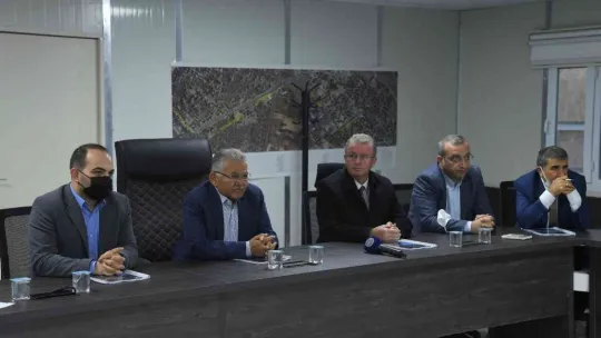 Başkan Büyükkılıç'a 'raylı sistem' brifingi