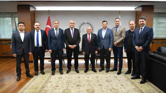 Başkan Büyükkılıç'a eğitimcilerden teşekkür plaketi