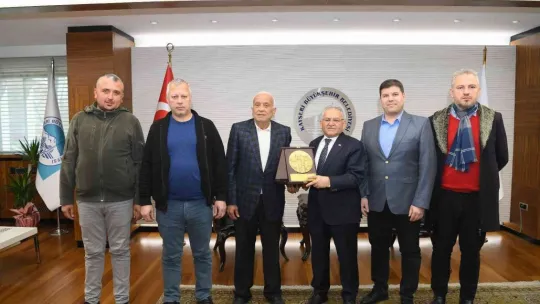 Başkan Büyükkılıç'a esnaflardan teşekkür ziyareti