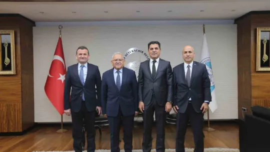 Başkan Büyükkılıç'a garnizon komutanı, STK temsilcileri ve müdürlerden tebrik ziyareti
