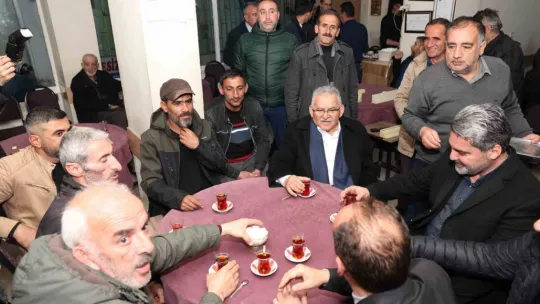 Başkan Büyükkılıç'a İncesu'da meşaleli, coşkulu karşılama