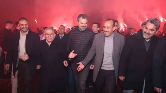 Başkan Büyükkılıç'a İncesu'da meşaleli, coşkulu karşılama