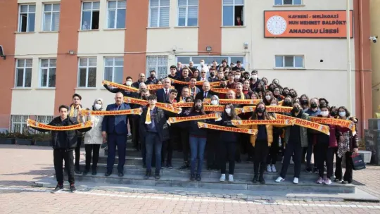 Başkan Büyükkılıç'a Kariyer Günleri'nde fotoğraf sürprizi
