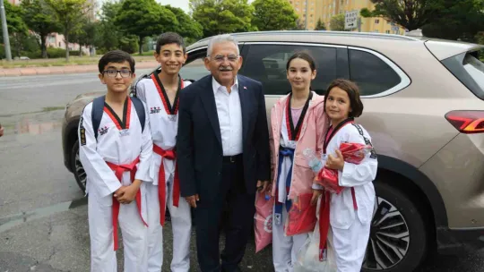 Başkan Büyükkılıç'a mahalle ziyaretlerinde yoğun ilgi