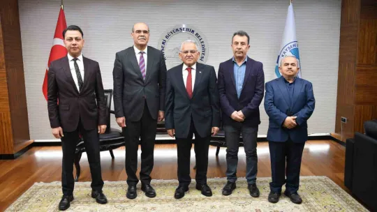 Başkan Büyükkılıç'a şehrin tebrik ziyaretleri sürüyor