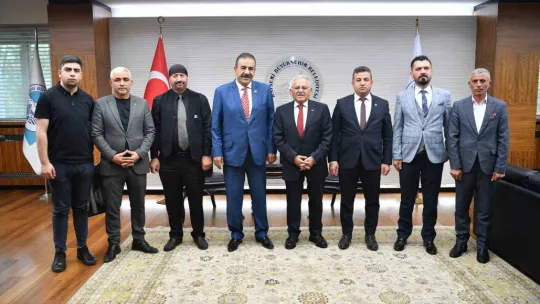 Başkan Büyükkılıç'a şehrin tebrik ziyaretleri sürüyor