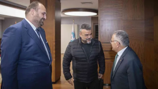 Başkan Büyükkılıç'a, sanatçı Bülent Serttaş'tan ziyaret