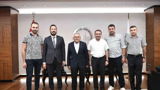 Başkan Büyükkılıç'a ziyaretçi akını