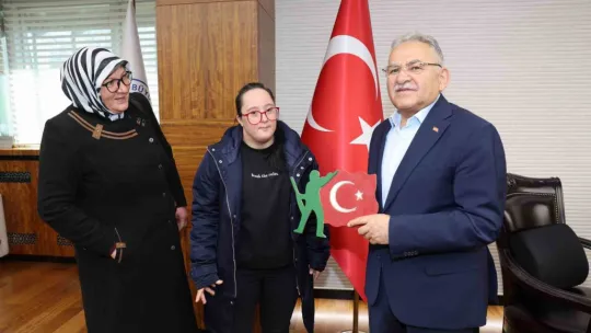 Başkan Büyükkılıç'a ziyaretçi yoğunluğu