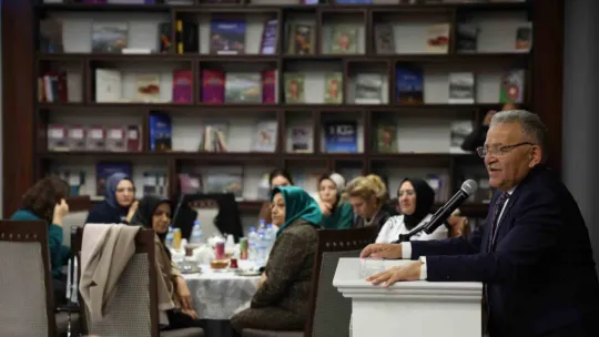 Başkan Büyükkılıç, AK Parti Kayseri İl Kadın Kolları yönetimiyle buluştu