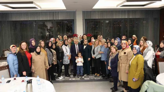 Başkan Büyükkılıç, AK Parti Kayseri İl Kadın Kolları yönetimiyle buluştu
