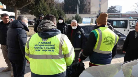 Başkan Büyükkılıç, başkanlarla birlikte deprem bölgesinde yaraları sarıyor