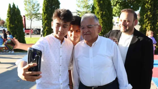 Başkan Büyükkılıç, binlerce genç ve ailesinin coşkusuna ortak oldu
