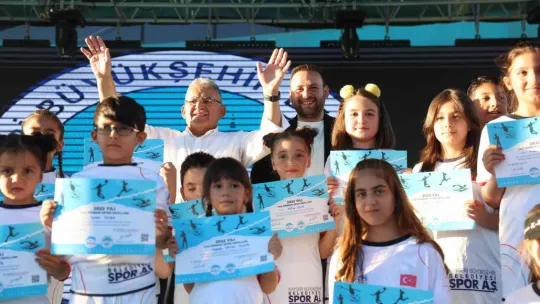 Başkan Büyükkılıç, binlerce genç ve ailesinin coşkusuna ortak oldu