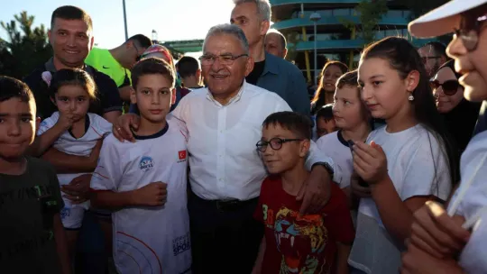 Başkan Büyükkılıç, binlerce genç ve ailesinin coşkusuna ortak oldu