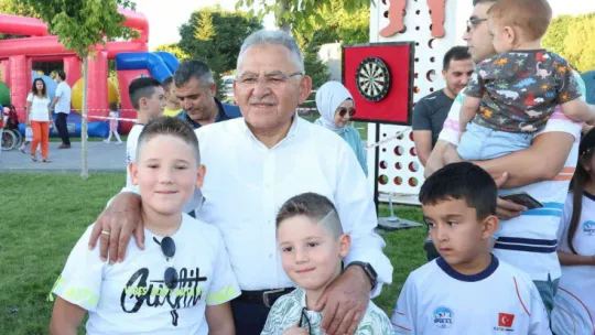 Başkan Büyükkılıç, binlerce genç ve ailesinin coşkusuna ortak oldu