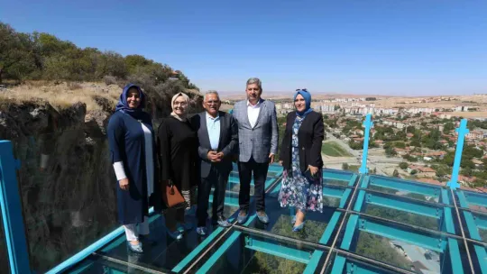 Başkan Büyükkılıç, Cam Terasta Manzarayı İzledi