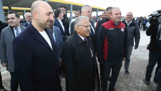 Başkan Büyükkılıç, Canlı Hayvan Pazarı'nda sıkı pazarlığa katıldı