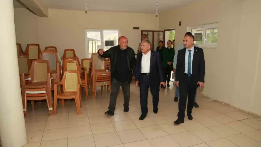 Başkan Büyükkılıç, depremden zarar gören Sarız'ın yanında