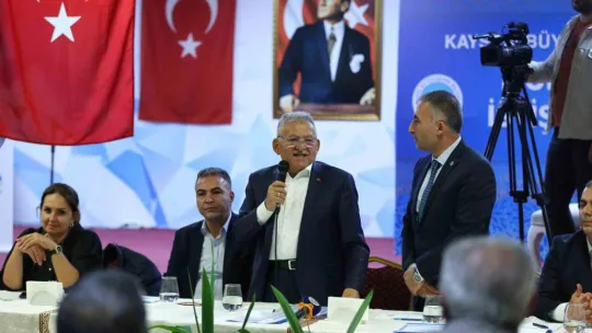 Başkan Büyükkılıç, depremden zarar gören Sarız'ın yanında