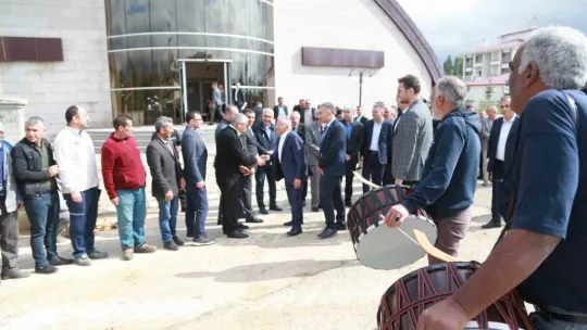 Başkan Büyükkılıç, depremden zarar gören Sarız'ın yanında