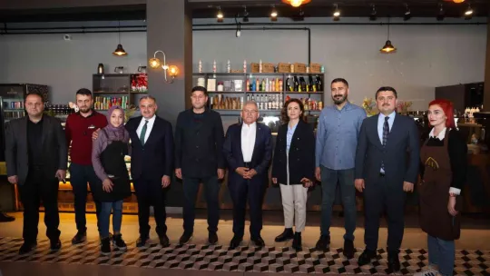 Başkan Büyükkılıç, Develi'de başarılı öğrencileri ödüllendirdi