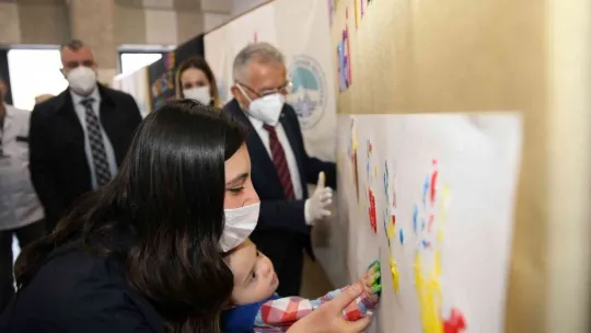 Başkan Büyükkılıç, down sendromlu minikler ile buluştu